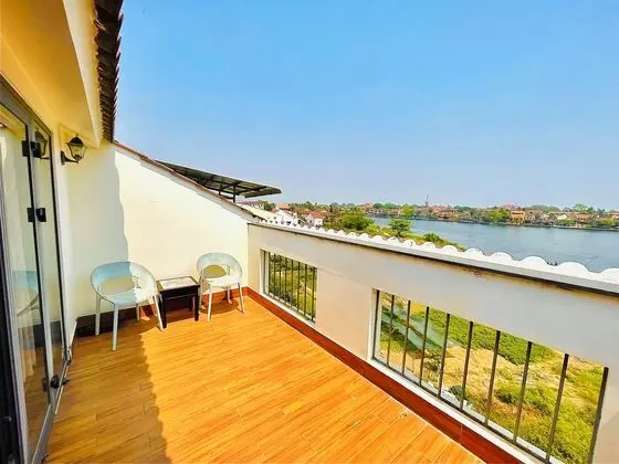 Panoramic Tek Büyük veya İki Ayrı Yataklı Oda, Balkon, Nehir Manzaralı