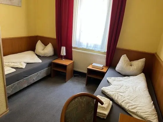 Basic Büyük Yataklı Tek Kişilik Oda