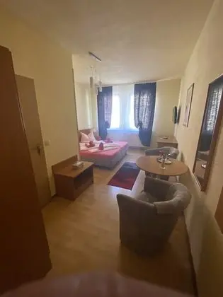 Basic Tek Büyük veya İki Ayrı Yataklı Oda