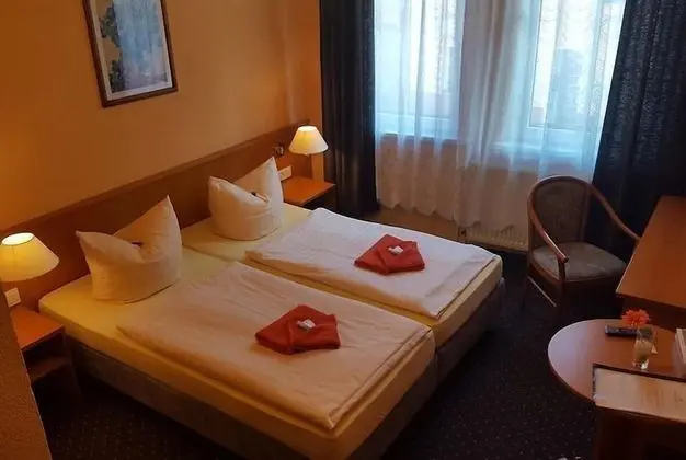 Basic Tek Büyük veya İki Ayrı Yataklı Oda