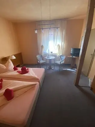 Basic Tek Büyük veya İki Ayrı Yataklı Oda