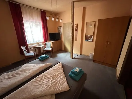 Basic Tek Büyük veya İki Ayrı Yataklı Oda