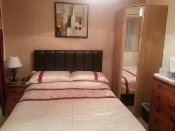 Standard Tek Büyük Yataklı Oda (Small)