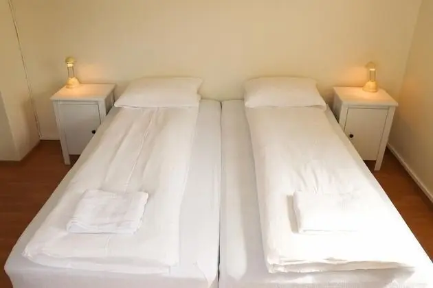 Tek Büyük veya İki Ayrı Yataklı Oda, Ortak Banyo