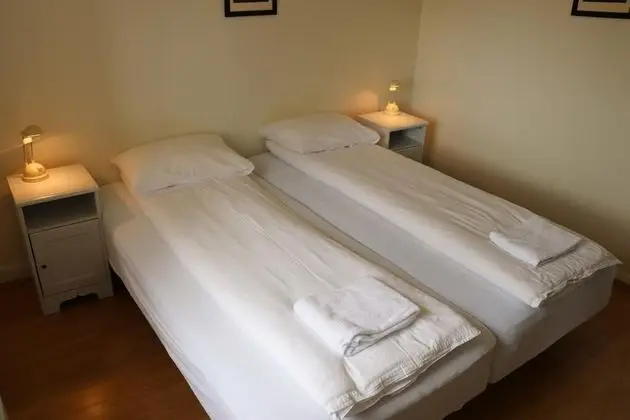 Tek Büyük veya İki Ayrı Yataklı Oda, Ortak Banyo