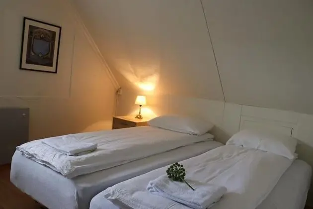 Tek Büyük veya İki Ayrı Yataklı Oda, Ortak Banyo