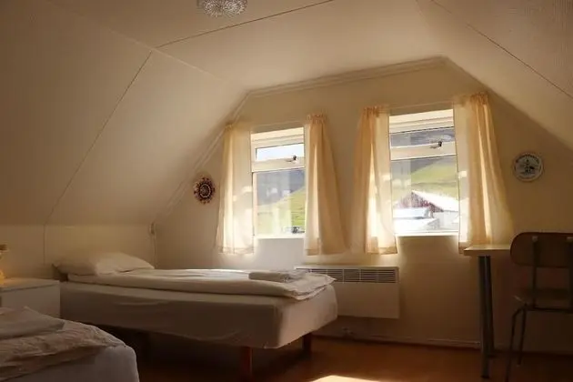 Tek Büyük veya İki Ayrı Yataklı Oda, Ortak Banyo