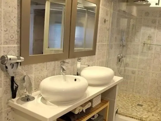 Süit, Özel Banyo (La Dépendance)