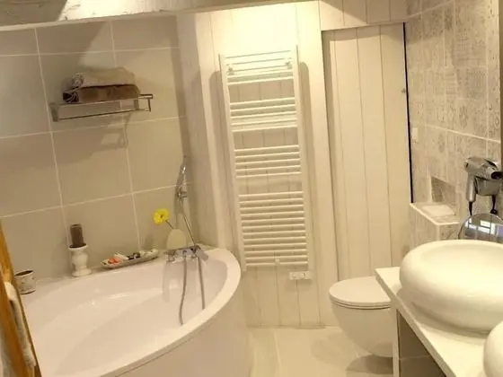 Süit, Özel Banyo (La Dépendance)