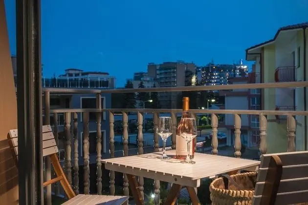 Family Oda, Balkon