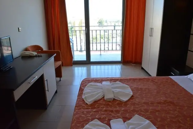 Tek Büyük veya İki Ayrı Yataklı Oda, Balkon