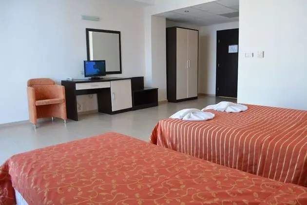 Tek Büyük veya İki Ayrı Yataklı Oda, Balkon