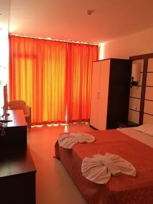 Tek Büyük veya İki Ayrı Yataklı Oda, Balkon