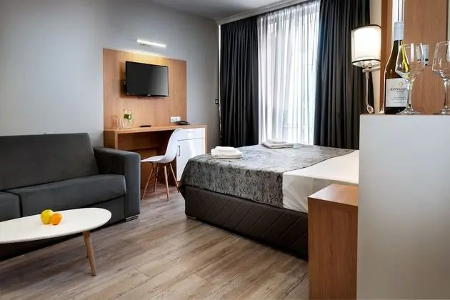 Tek Büyük veya İki Ayrı Yataklı Oda, Balkon