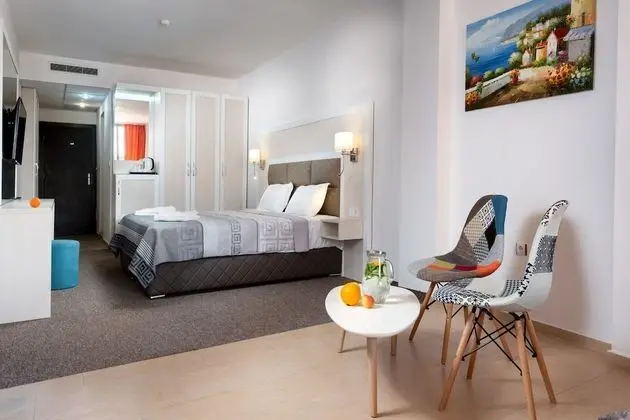 Tek Büyük veya İki Ayrı Yataklı Oda, Balkon