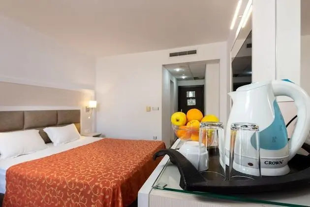 Tek Büyük veya İki Ayrı Yataklı Oda, Balkon