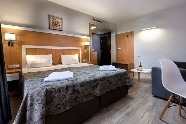 Tek Büyük veya İki Ayrı Yataklı Oda, Balkon