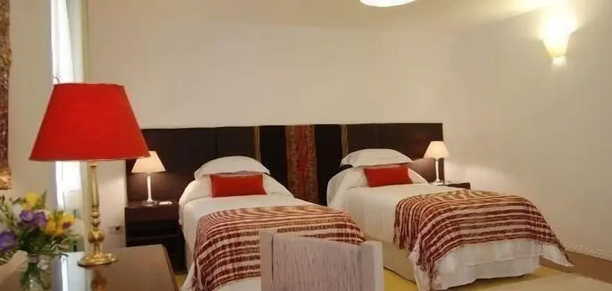 Deluxe Tek Büyük veya İki Ayrı Yataklı Oda