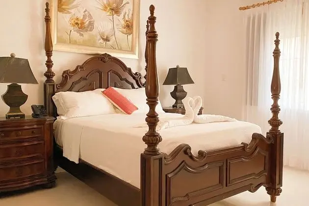 10-Bedroom Luxury Villa