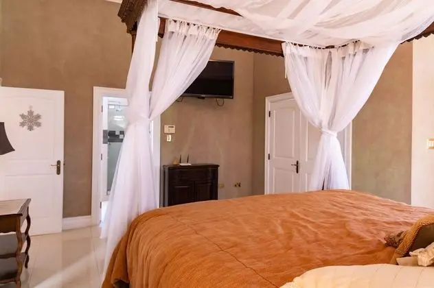 10-Bedroom Luxury Villa