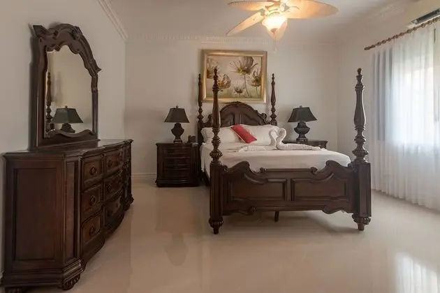 10-Bedroom Luxury Villa