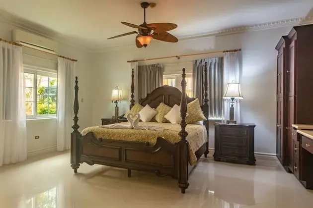 10-Bedroom Luxury Villa