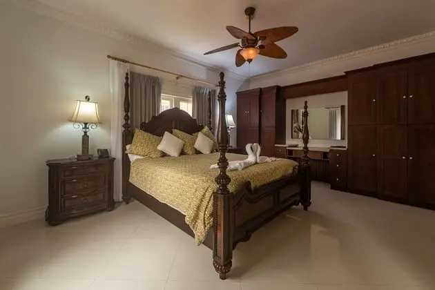 10-Bedroom Luxury Villa
