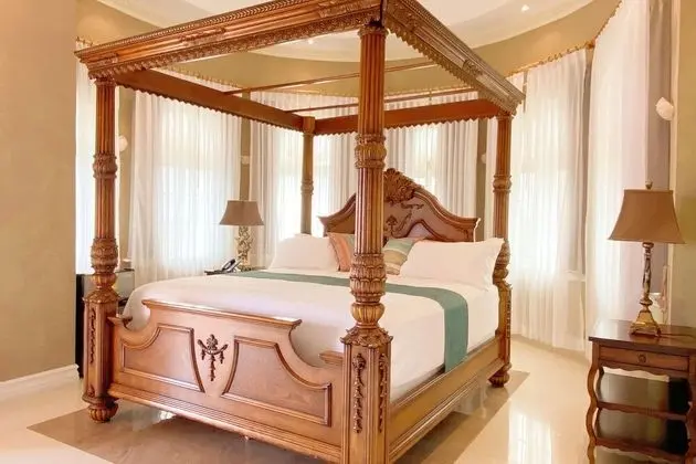 13-Bedroom Luxury Villa