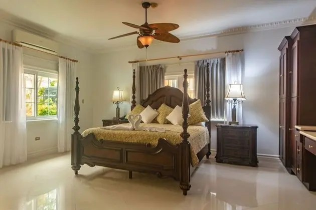 7-Bedroom Luxury Villa