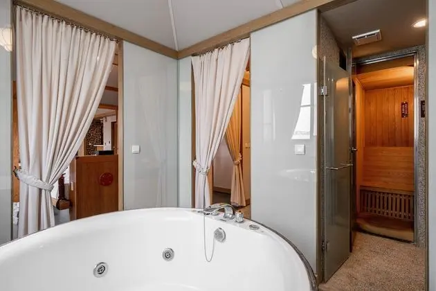 Deluxe Dört Kişilik Oda