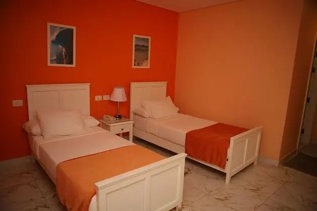 Design Tek Büyük veya İki Ayrı Yataklı Oda