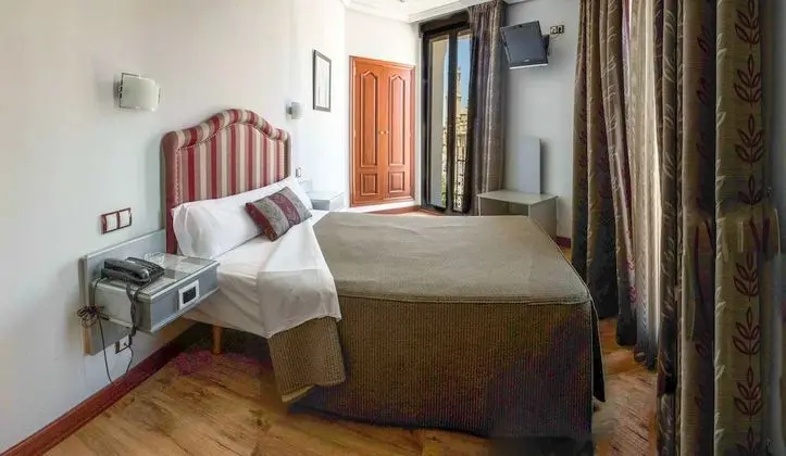 Tek Büyük Yataklı Oda