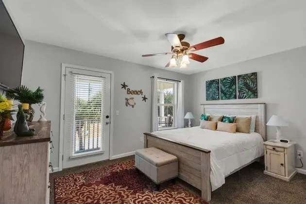 Ev (Tickled Turtle Beach House (3/2))