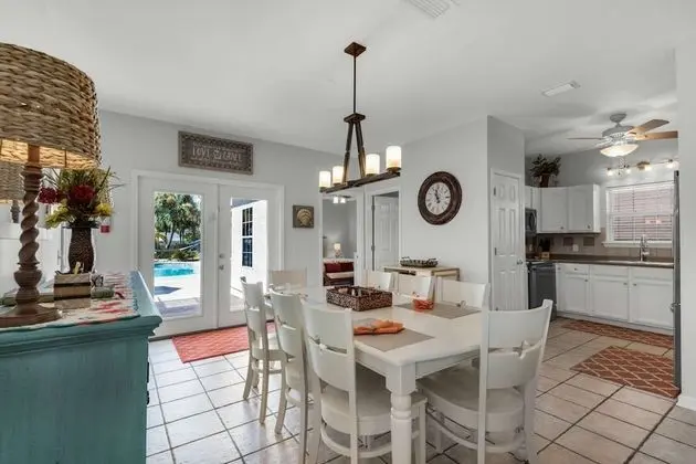 Ev (Tickled Turtle Beach House (3/2))