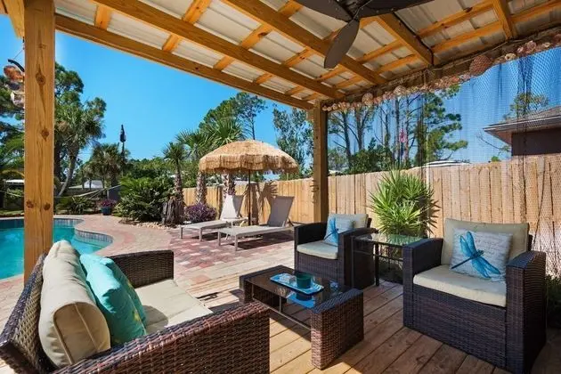 Ev (Tickled Turtle Beach House (3/2))