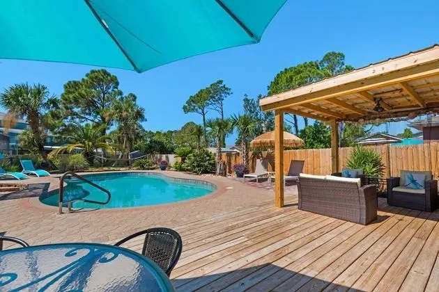 Ev (Tickled Turtle Beach House (3/2))