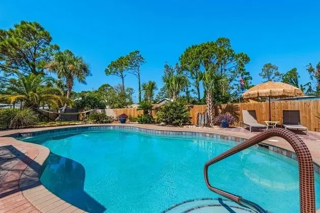 Ev (Tickled Turtle Beach House (3/2))
