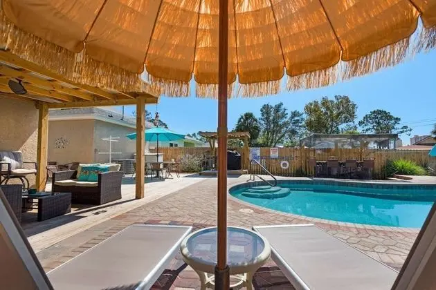 Ev (Tickled Turtle Beach House (3/2))