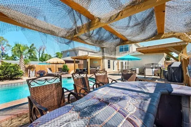 Ev (Tickled Turtle Beach House (3/2))