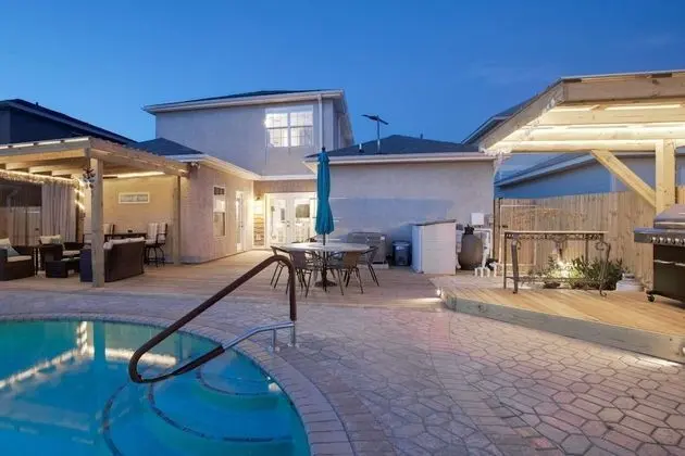 Ev (Tickled Turtle Beach House (3/2))