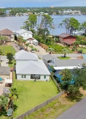 Ev (Tickled Turtle Beach House (3/2))