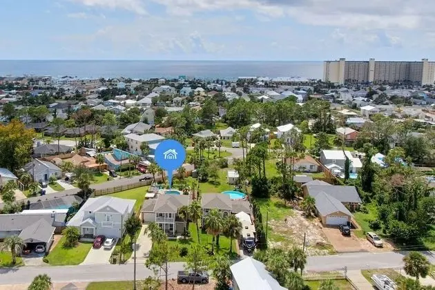 Ev (Tickled Turtle Beach House (3/2))