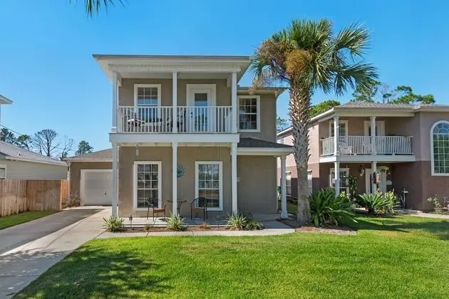 Ev (Tickled Turtle Beach House (3/2))
