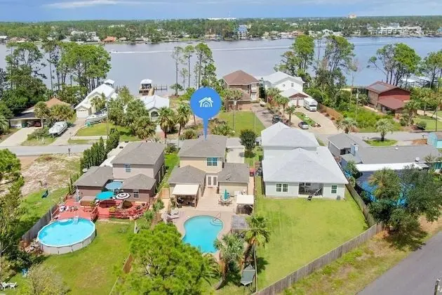 Ev (Tickled Turtle Beach House (3/2))