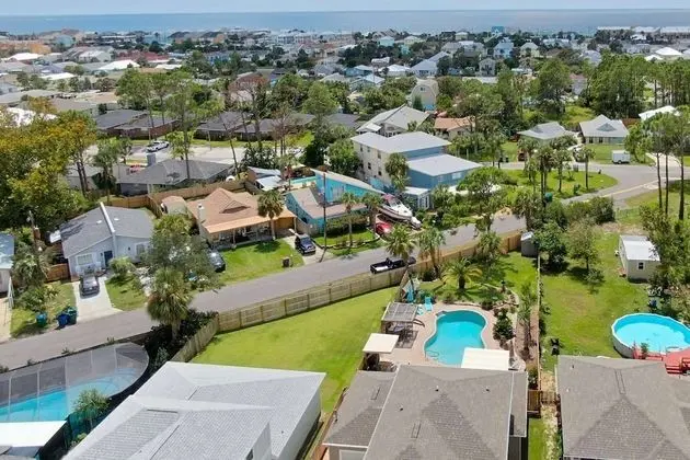 Ev (Tickled Turtle Beach House (3/2))