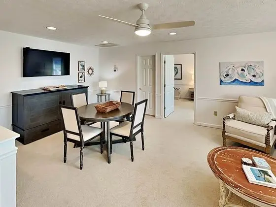 Ev, Birden Çok Yatak, Havuz Kullanımı, Havuz Manzaralı