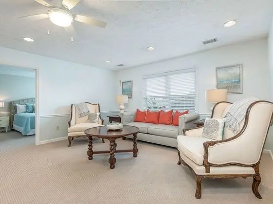 Ev, Birden Çok Yatak, Havuz Kullanımı, Havuz Manzaralı