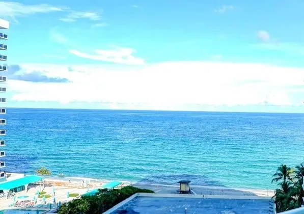 Hollywood Condo + Incredible View
