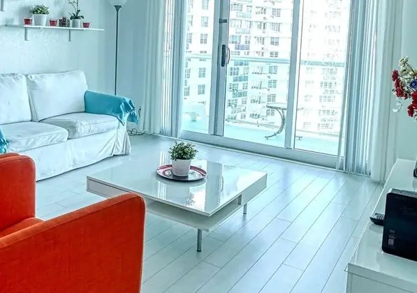 Hollywood Condo + Incredible View