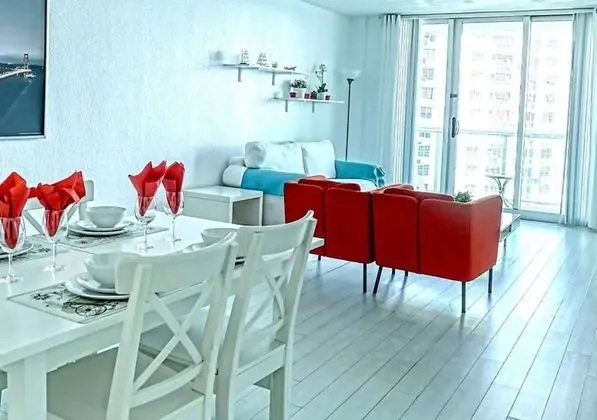Hollywood Condo + Incredible View